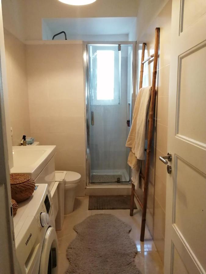Apartamento Encantador Com Patio Lisbona Esterno foto