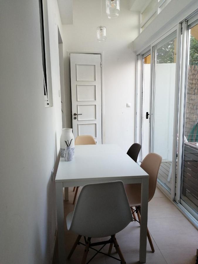 Apartamento Encantador Com Patio Lisbona Esterno foto