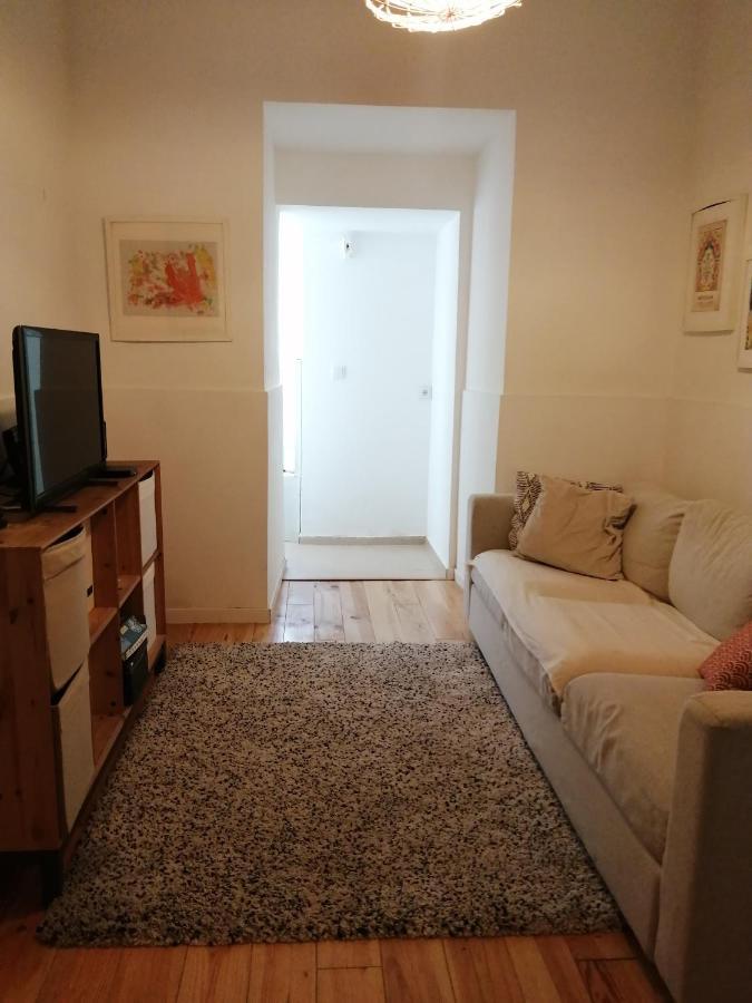 Apartamento Encantador Com Patio Lisbona Esterno foto