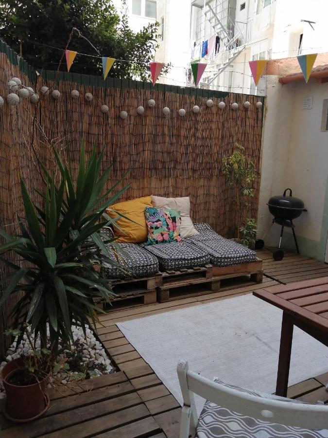 Apartamento Encantador Com Patio Lisbona Esterno foto